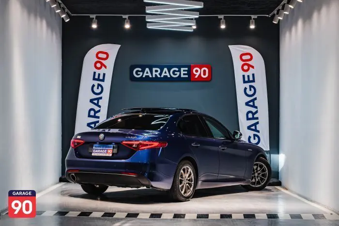 Alfa Romeo Giulia 2021 - صورة 9