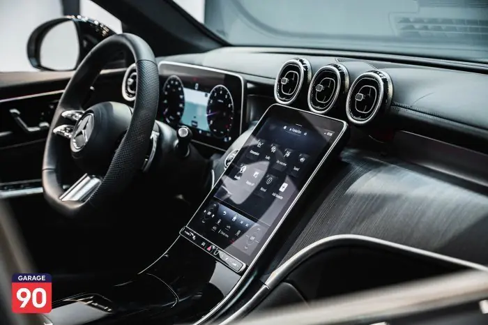 Mercedes-Benz GLC300 2024 - صورة 18