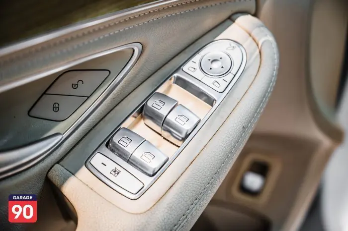 Mercedes-Benz C180 2015 - صورة 12