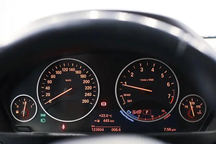 bmw 318i 2018 - صورة 13
