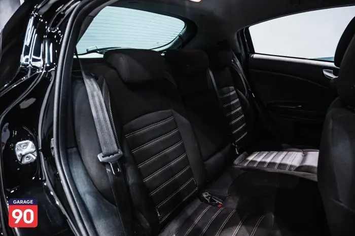 Alfa Romeo Giulia 2020 - صورة 16