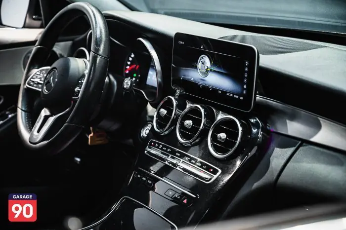 Mercedes-Benz C180 2019 - صورة 17