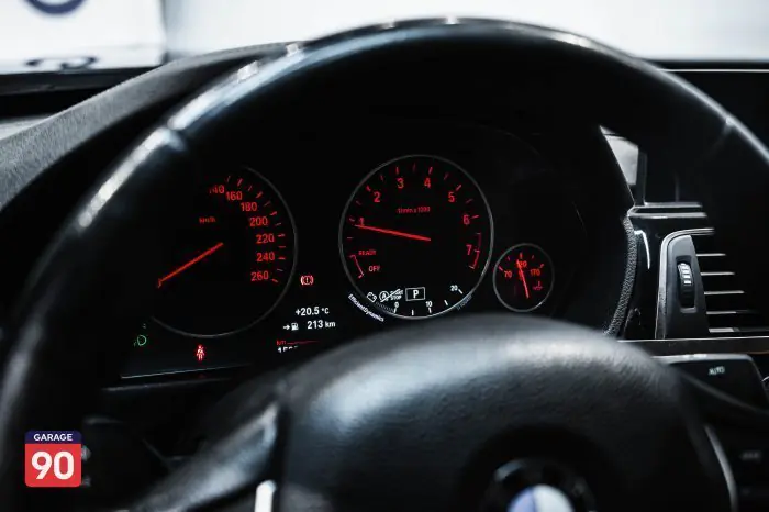 bmw 318i 2018 - صورة 13