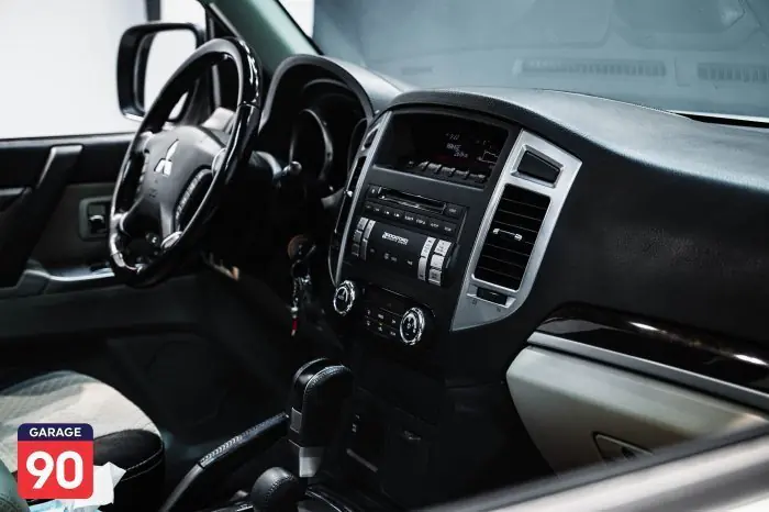 Mitsubishi Pajero 2015 - صورة 12