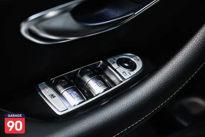 Mercedes-Benz E300 2023 - صورة 7