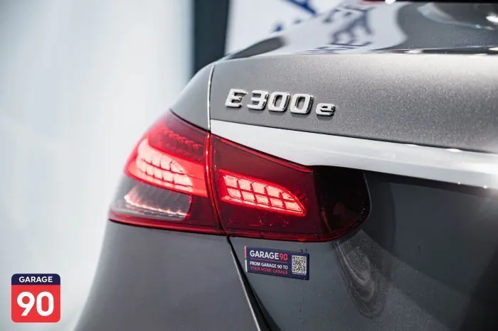 Mercedes-Benz E300 2023 - صورة 15