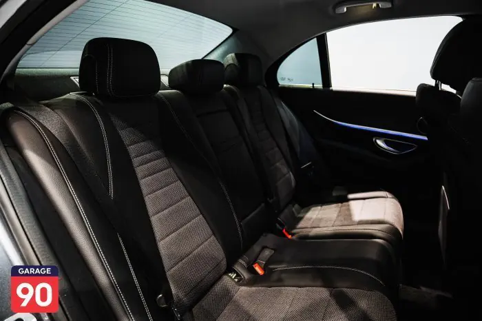 Mercedes-Benz E300 2023 - صورة 12