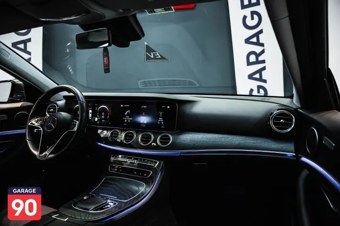 Mercedes-Benz E300 2023 - صورة 9