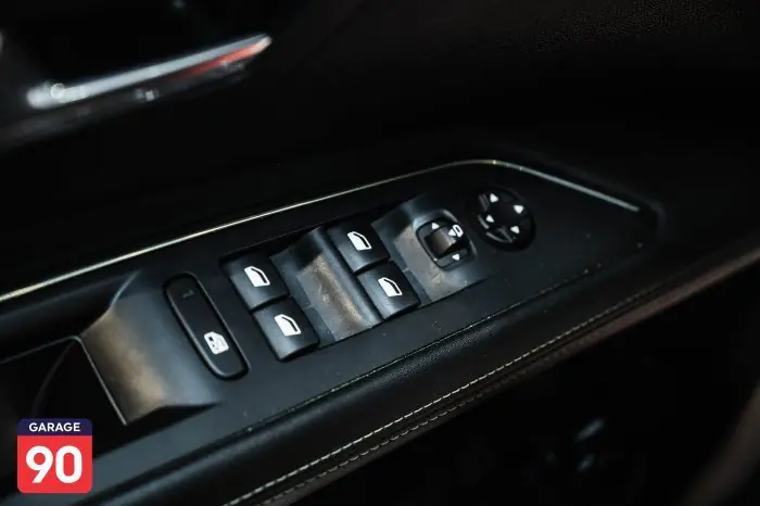 Peugeot 3008 2020 - صورة 11
