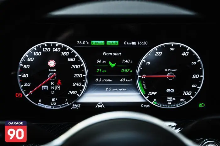 Mercedes-Benz E300e 2020 - صورة 13
