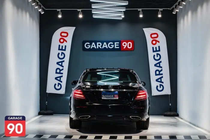 Mercedes-Benz E300e 2020 - صورة 4