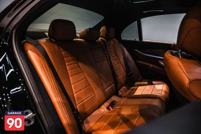 Mercedes-Benz E300 2021 - صورة 18