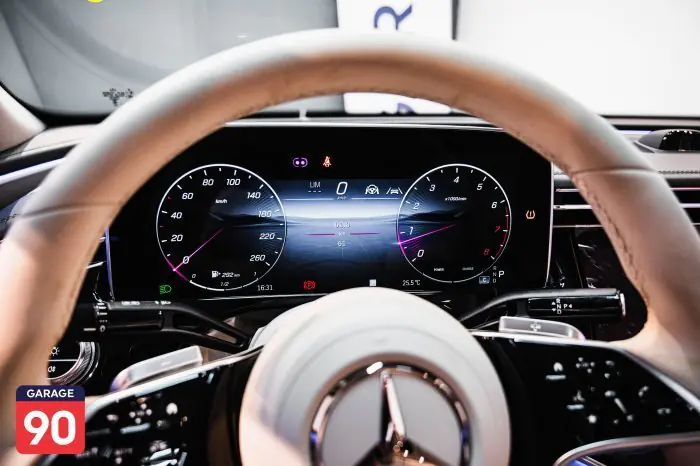 Mercedes-Benz E200 2024 - صورة 16