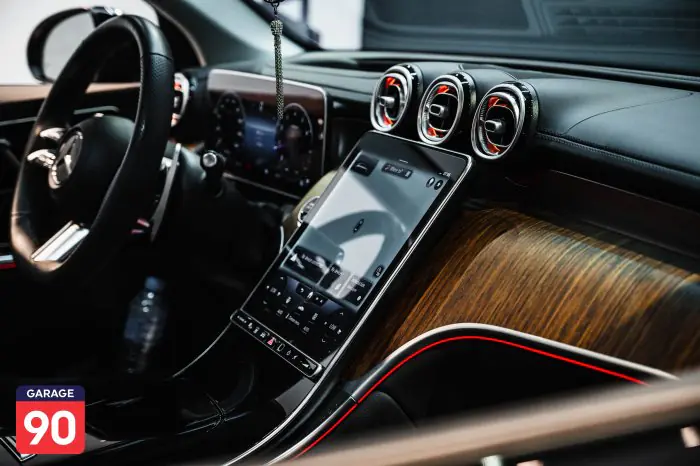 Mercedes-Benz GLC300 2023 - صورة 16