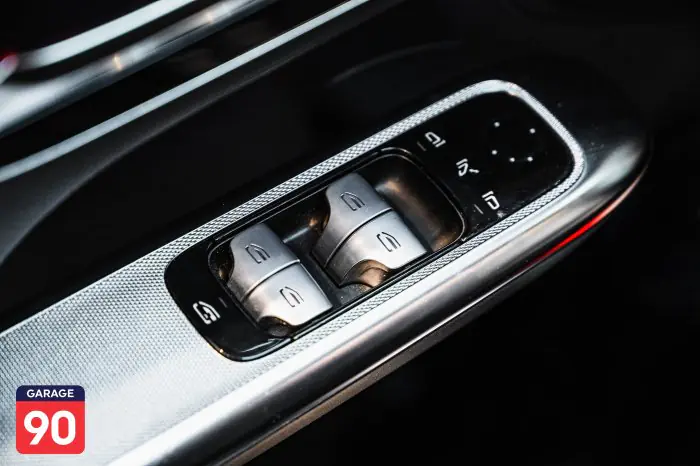 Mercedes-Benz GLC300 2023 - صورة 12