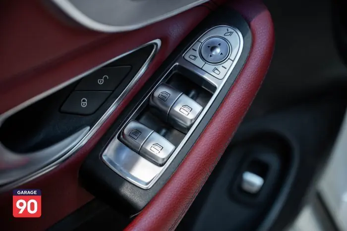 Mercedes-Benz C180 2018 - صورة 10