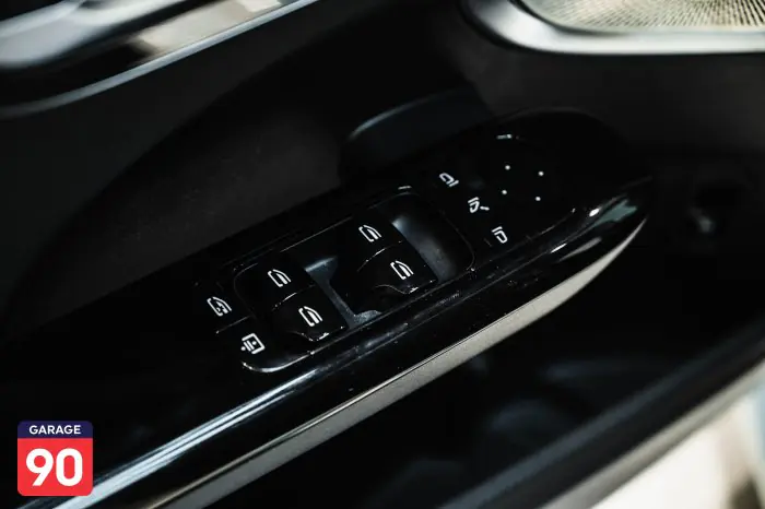 Mercedes-Benz C200 2022 - صورة 11