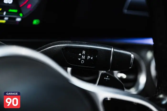Mercedes-Benz E300 2020 - صورة 19