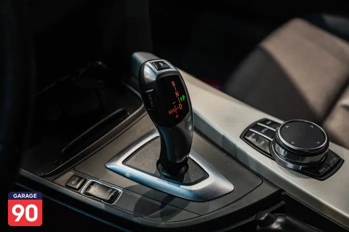 bmw 318i 2019 - صورة 14