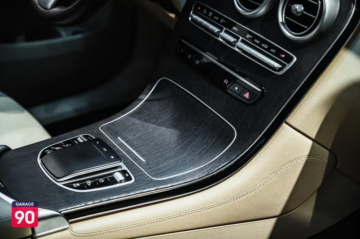 Mercedes-Benz GLC200 2020 - صورة 15