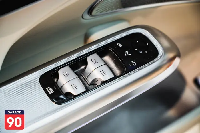 Mercedes-Benz E200 2024 - صورة 12