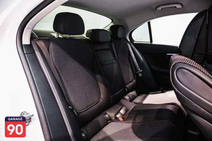 Mercedes-Benz C180 2023 - صورة 16