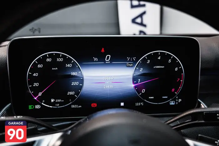 Mercedes-Benz C180 2023 - صورة 11