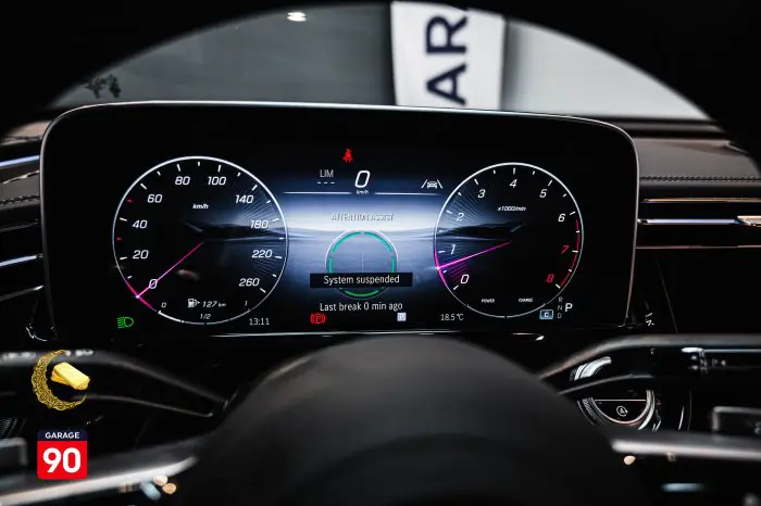 Mercedes-Benz E200 2024 - صورة 13