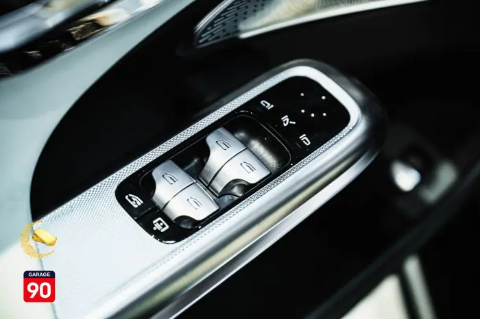Mercedes-Benz E200 2024 - صورة 17