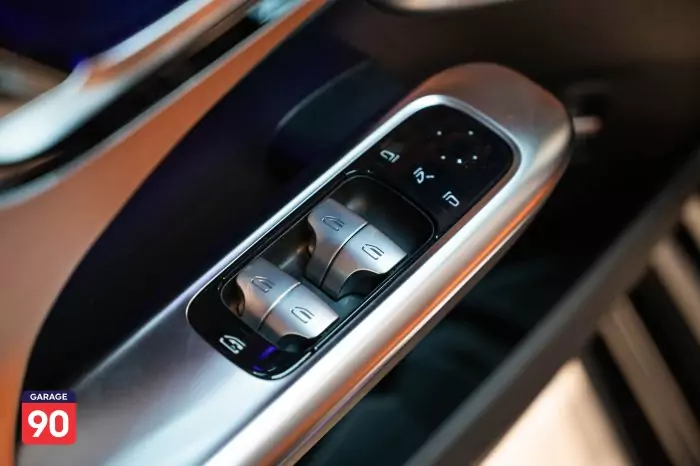 Mercedes-Benz C200 2024 - صورة 11