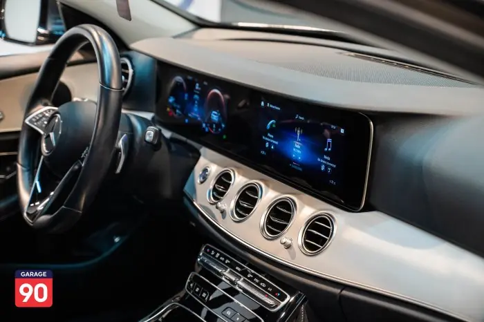 Mercedes-Benz E200 2022 - صورة 19