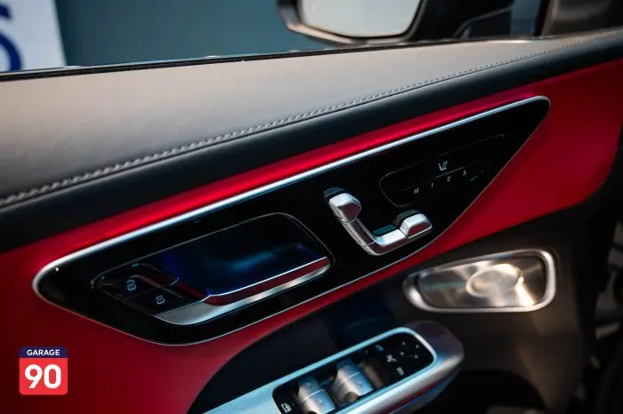 Mercedes-Benz GLC300 2023 - صورة 14