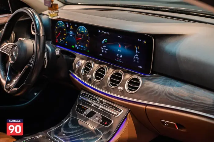 Mercedes-Benz E200 2021 - صورة 17