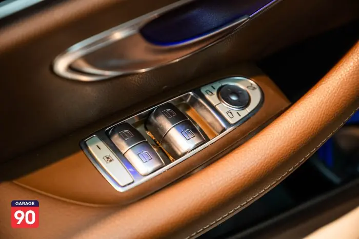 Mercedes-Benz E200 2021 - صورة 12