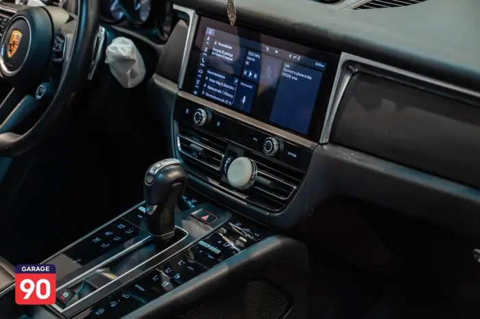 Porsche Macan 2023 - صورة 15