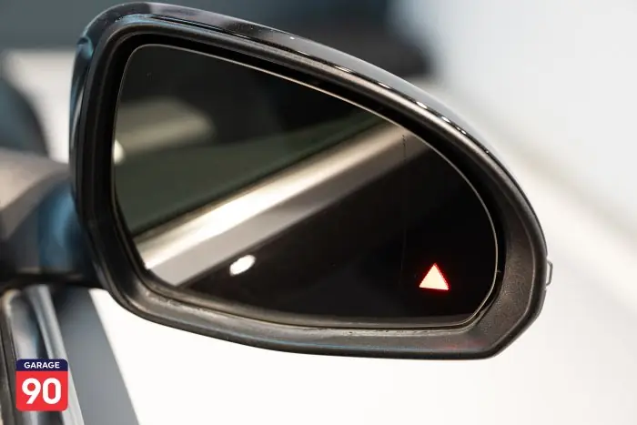 Mercedes-Benz C200 2023 - صورة 9