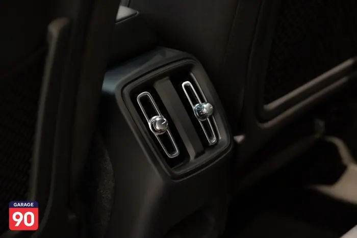 Volvo C40 2024 - صورة 13