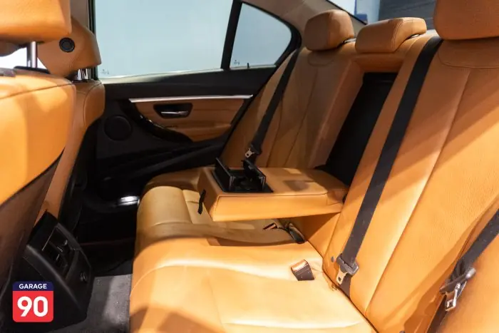 bmw 318i 2018 - صورة 18