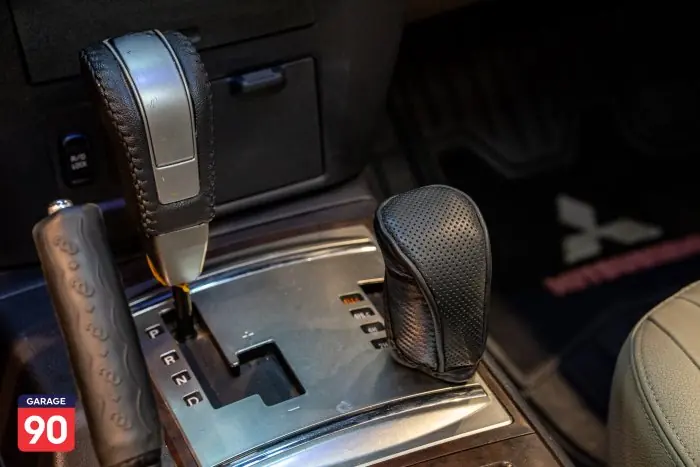 Mitsubishi Pajero 2018 - صورة 14