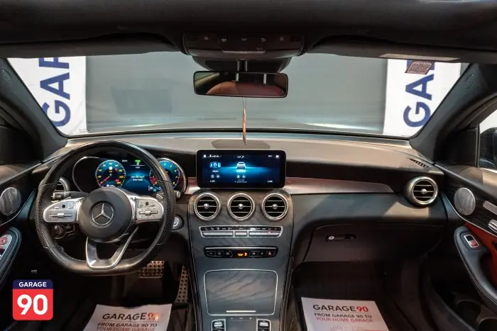 Mercedes-Benz GLC300 2020 - صورة 16