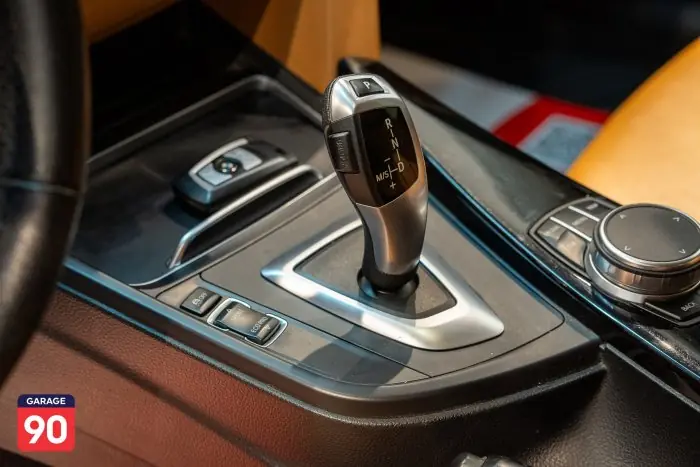 bmw 318i 2019 - صورة 9