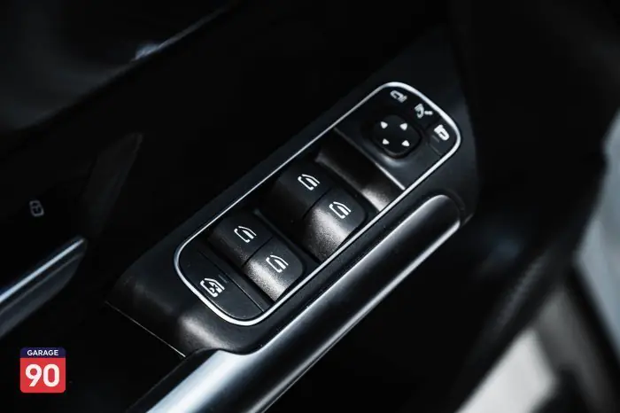 Mercedes-Benz GLA200 2023 - صورة 16
