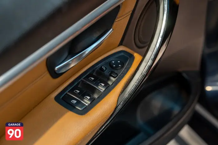 bmw 318i 2018 - صورة 12