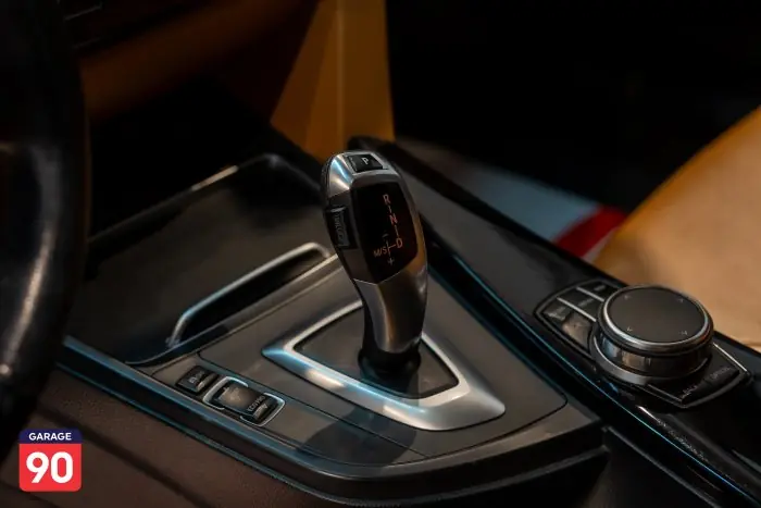 bmw 318i 2018 - صورة 13