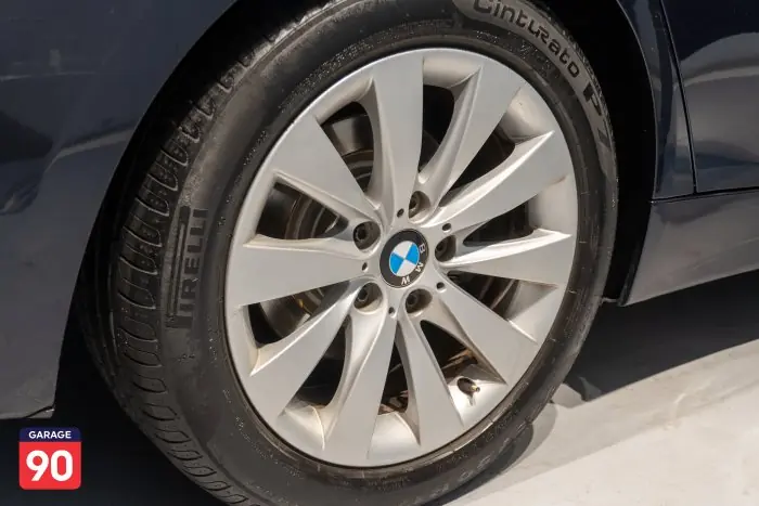 bmw 318i 2017 - صورة 7