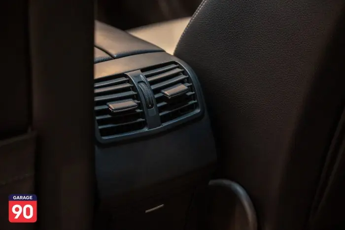 Mercedes-Benz E200 2015 - صورة 15