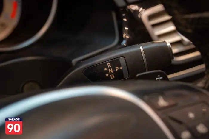 Mercedes-Benz E200 2015 - صورة 16