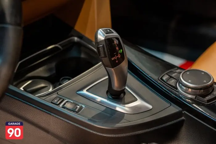 bmw 318i 2017 - صورة 13