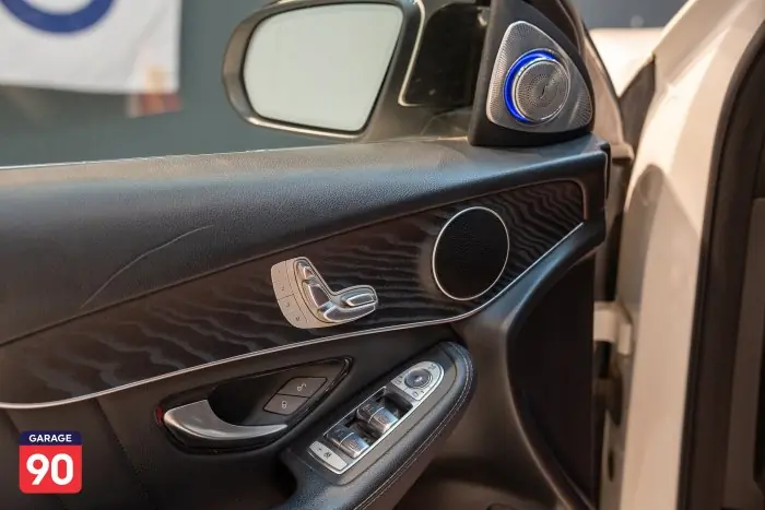 Mercedes-Benz GLC300 2020 - صورة 14