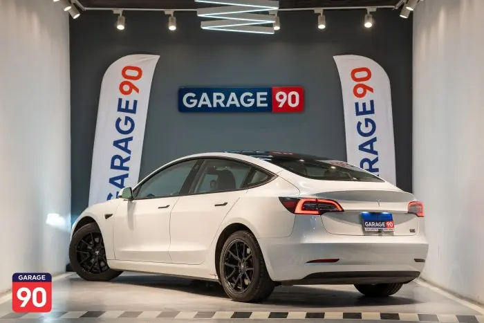 Tesla Model 3 2023 - صورة 5